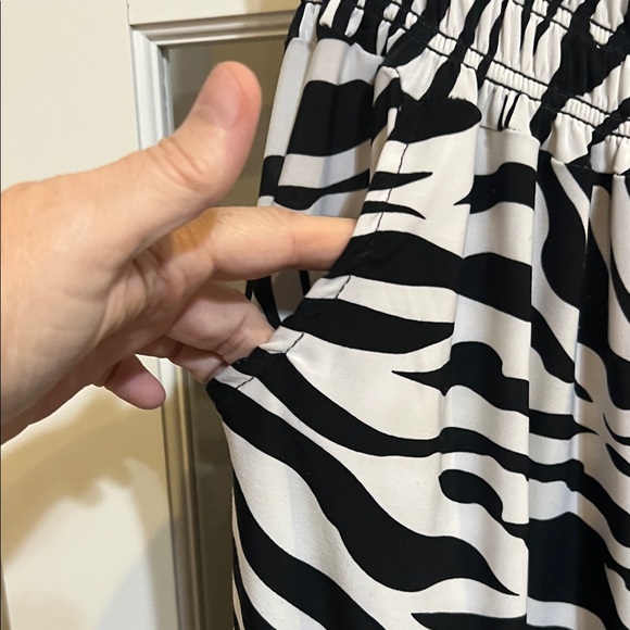 Elegant Black and White Zebra Jumpsuit - Picture 4 of 10